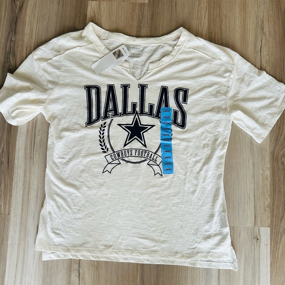 NWT Cream V-Neck Dallas Cowboys shirt L